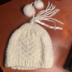 NWOT Rabbit pom little girl’s cozy beanie